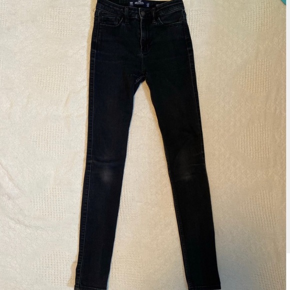 Hollister Black Skinny Jeans - Picture 2 of 4